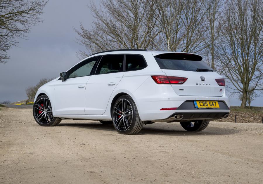  Seat Leon ST Cupra 300 2017 года  (UK) (фото 10 из 40)
